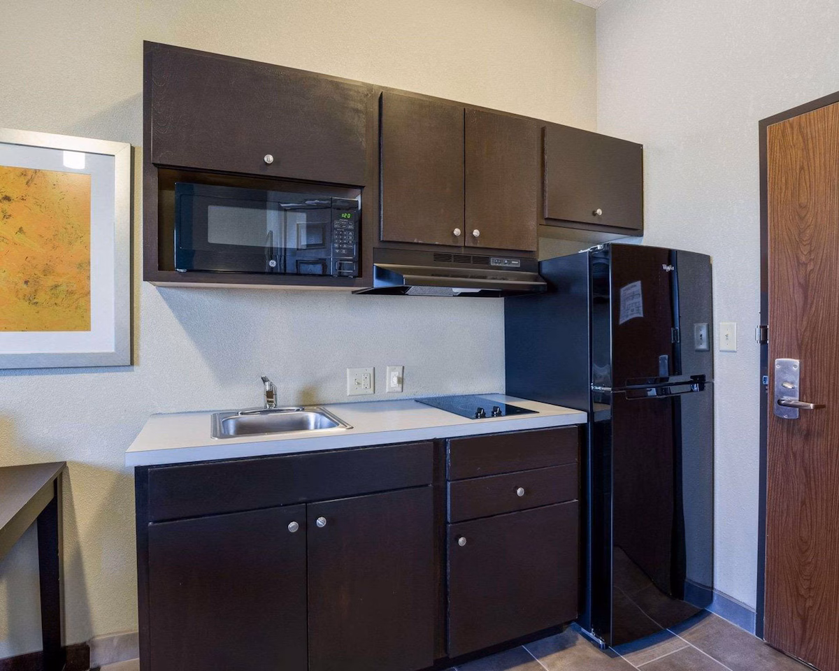 Guest-room kitchenette